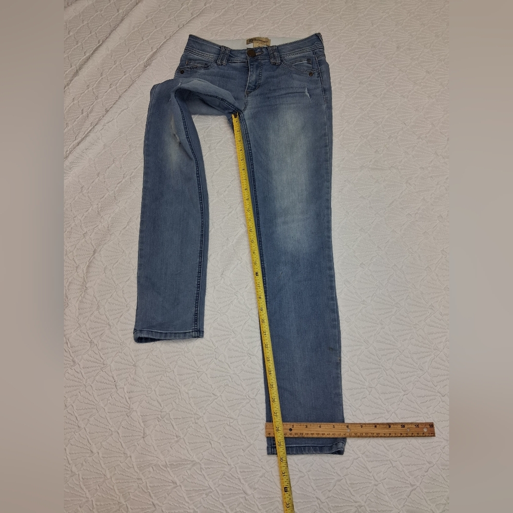 Democracy Light Wash Skinny Jeans with Subtle Distress Size 2 - Picture 12 of 16